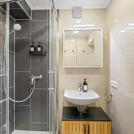 H5 2 - Kingsize Bett, Netflix, Balkon, Pool Apartment